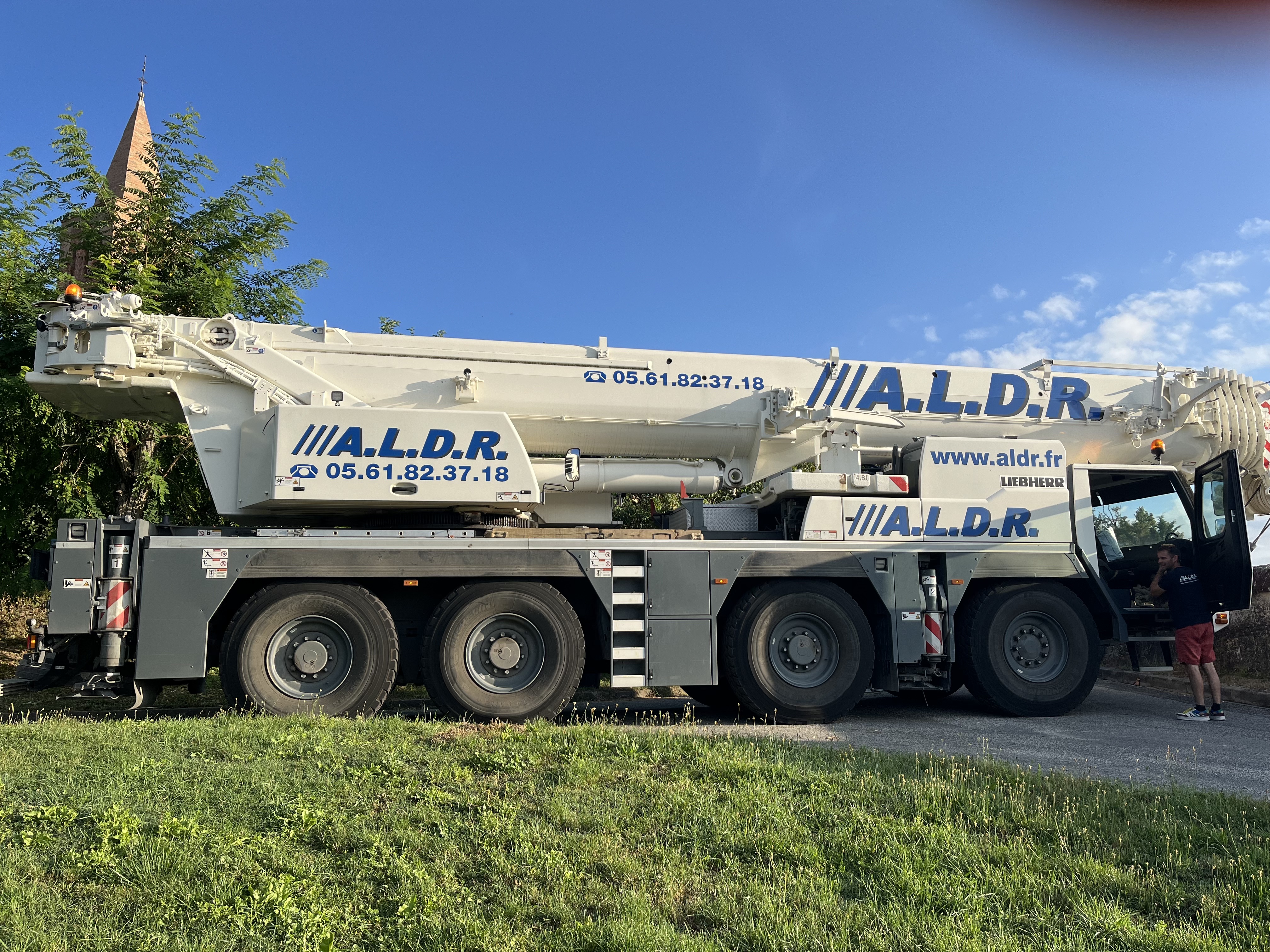 la grue qui aidera &agrave; mettre en place l'Alg&eacute;co