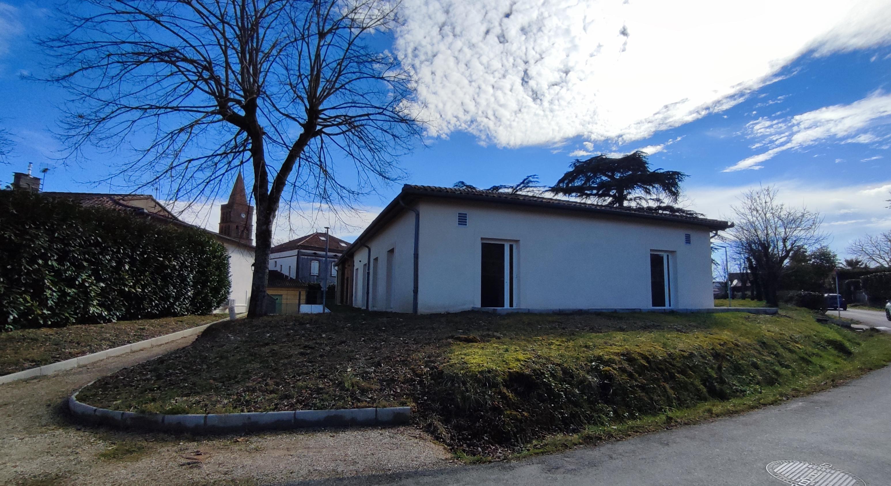 Vue arri&egrave;re de la salle polyvalente