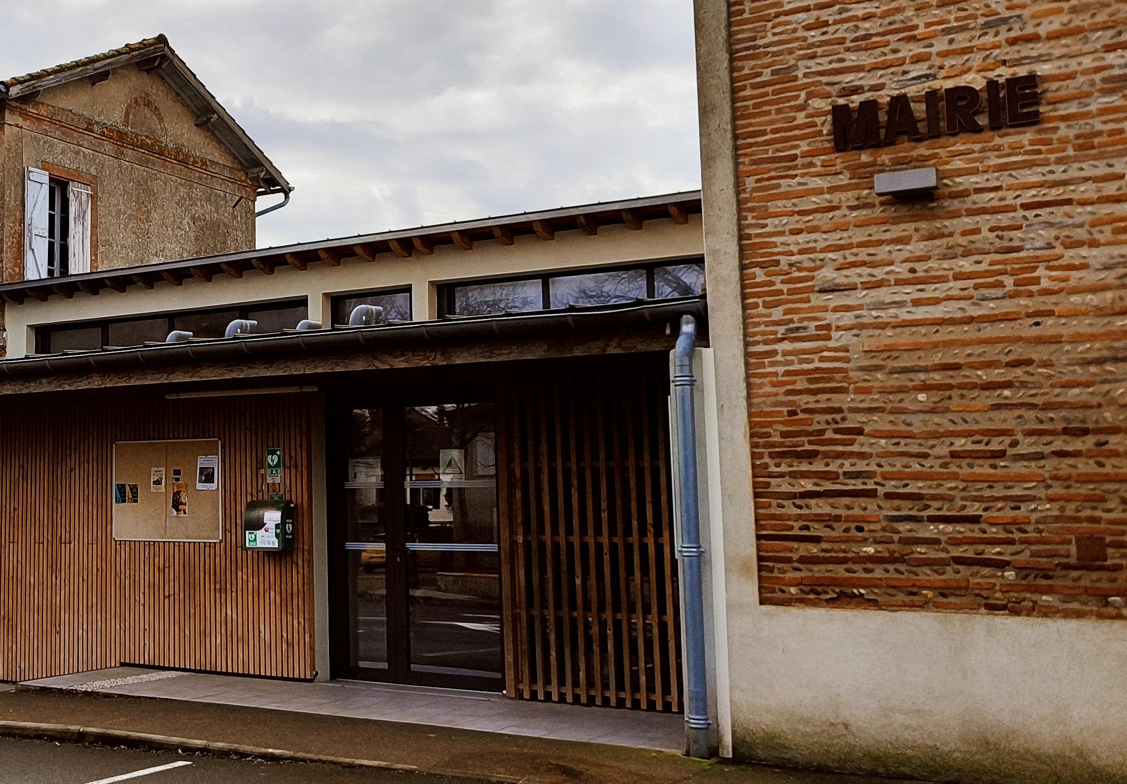 La salle du conseil
qui fait aussi biblioth&egrave;que 