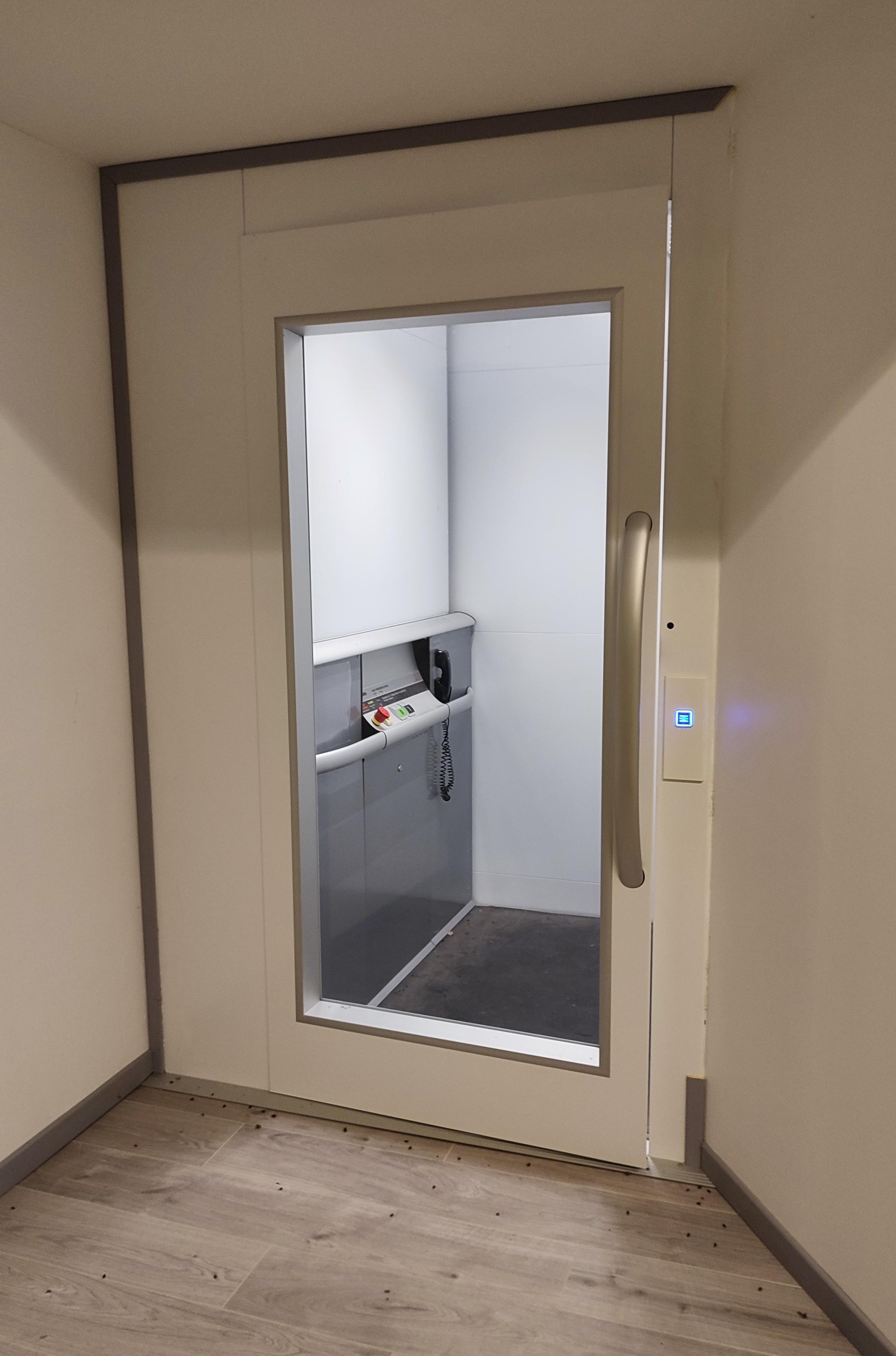 mise en normes accessibilit&eacute; aux &eacute;tages mairie