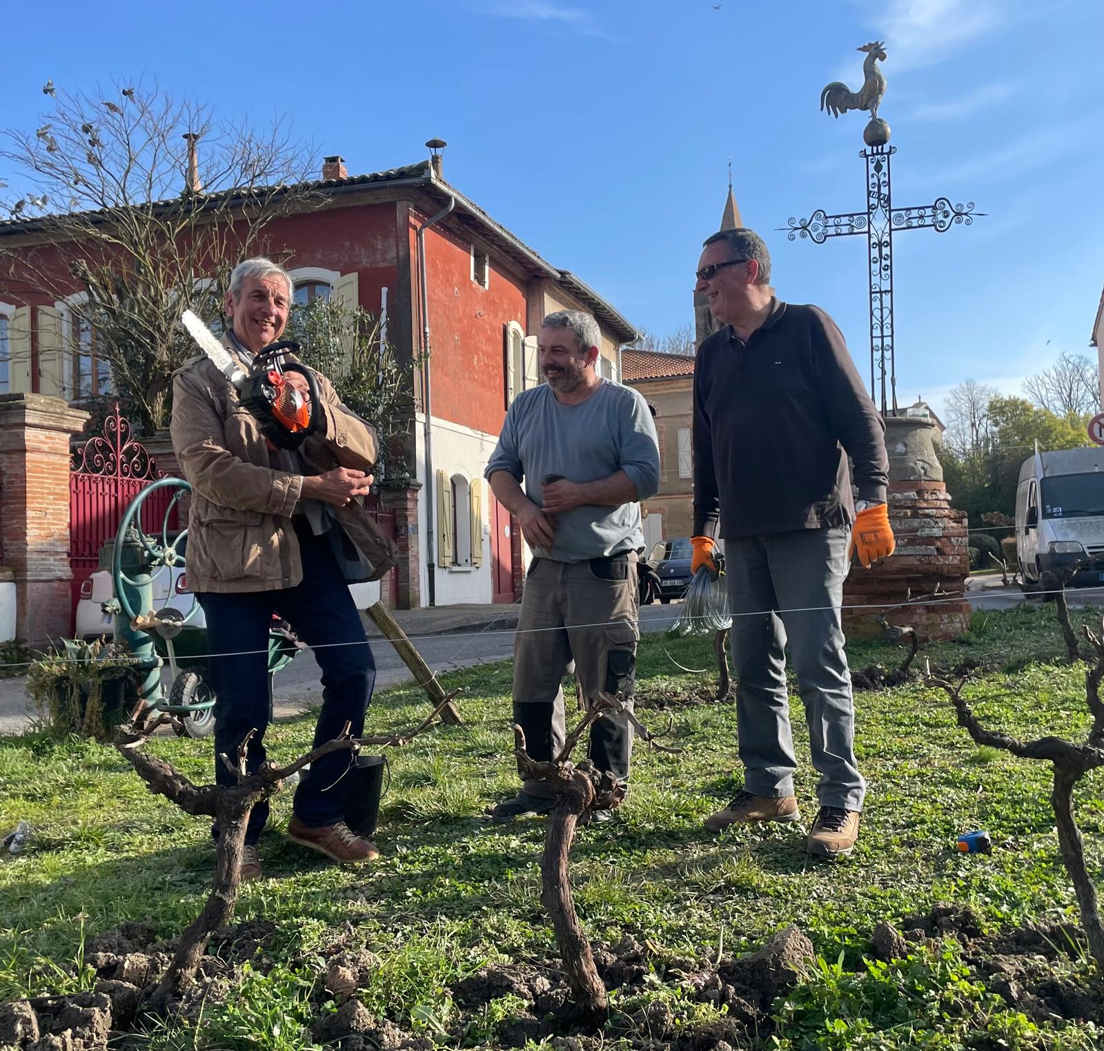 entretien de la vigne
Place de l'Ormeau
